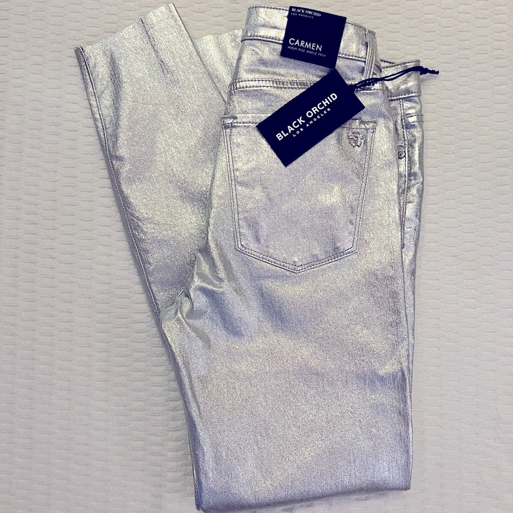 Black Orchid
Carmen High Rise Ankle Fray - Metallic Silver Size 28